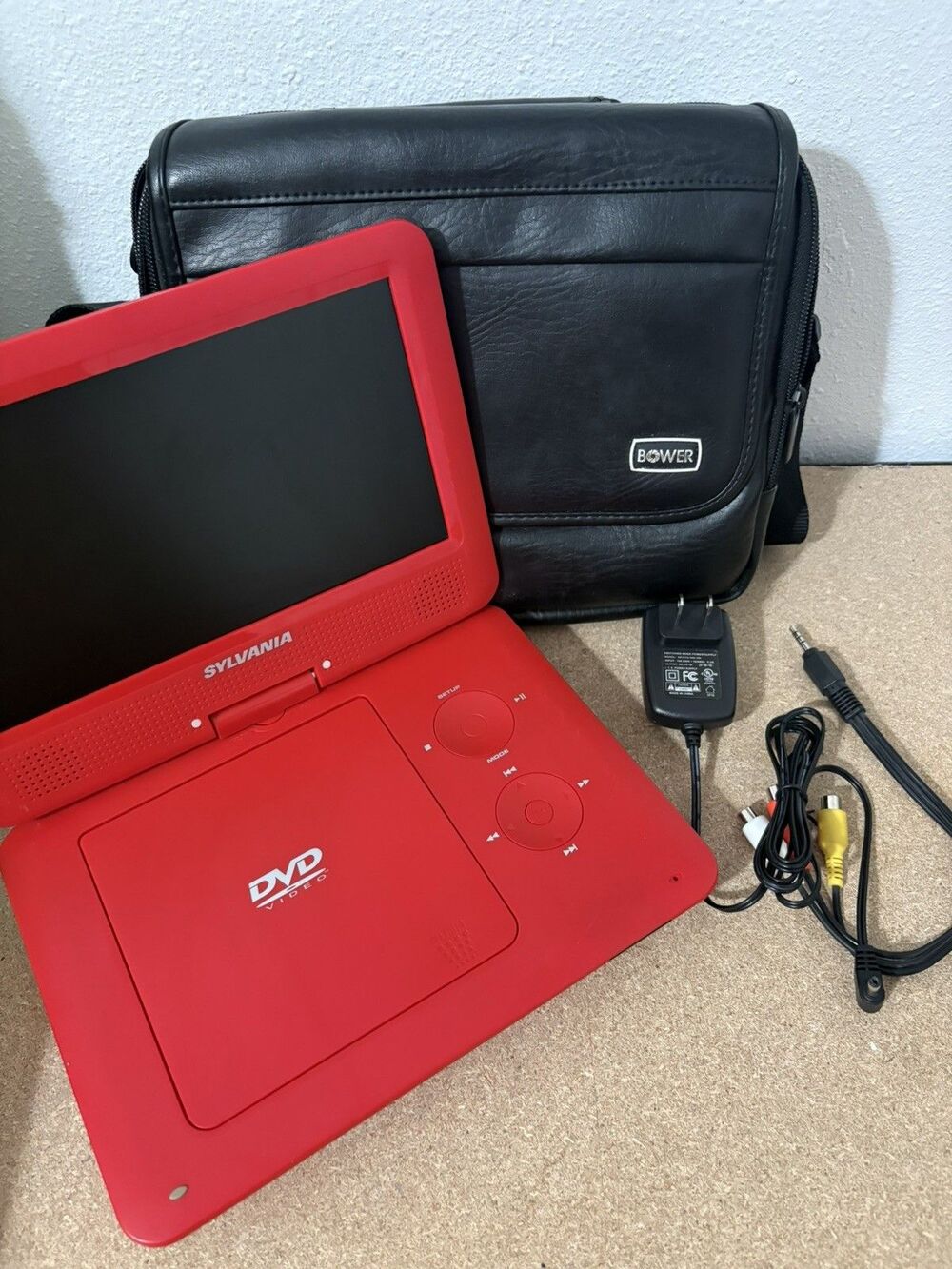 SYLVANIA 9 Inch Portable Swivel DVD Player with Power Cord | Fully Tested